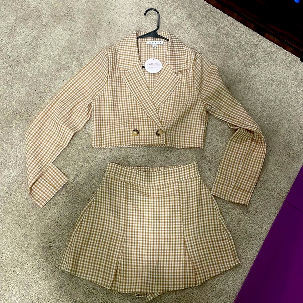 Fun matching set! Long sleeve giving clueless vibes!